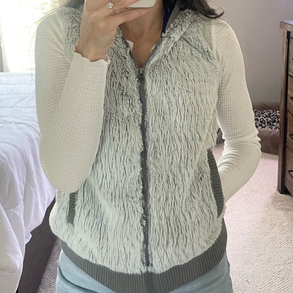 Patagonia never worn faux fur vest